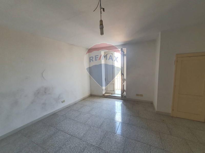 Casa Indipendente in Vendita a Caltagirone, 20'000&euro;, 162 m²