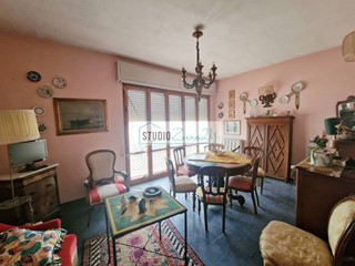 Quadrilocale in Vendita a Camaiore, 370'000&euro;, 103 m²