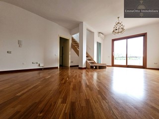 Appartamento in Affitto a Cagliari, 1'400€, 150 m²