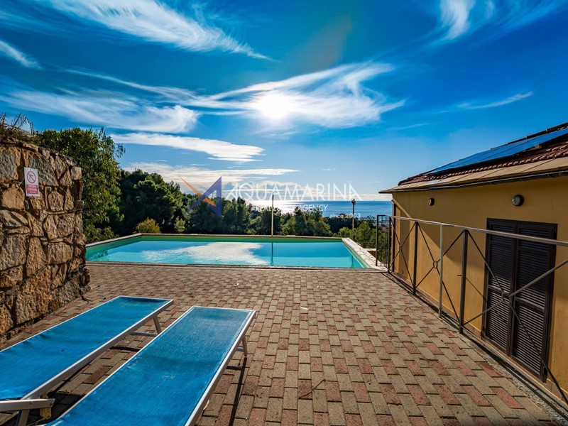 Villa in Vendita a Cipressa, 700'000&euro;, 179 m²