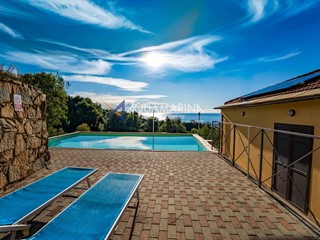 Villa in Vendita a Cipressa, 700'000&euro;, 179 m²