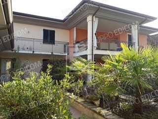 Appartamento in Vendita a Polpenazze del Garda, 225'000&euro;, 248 m²