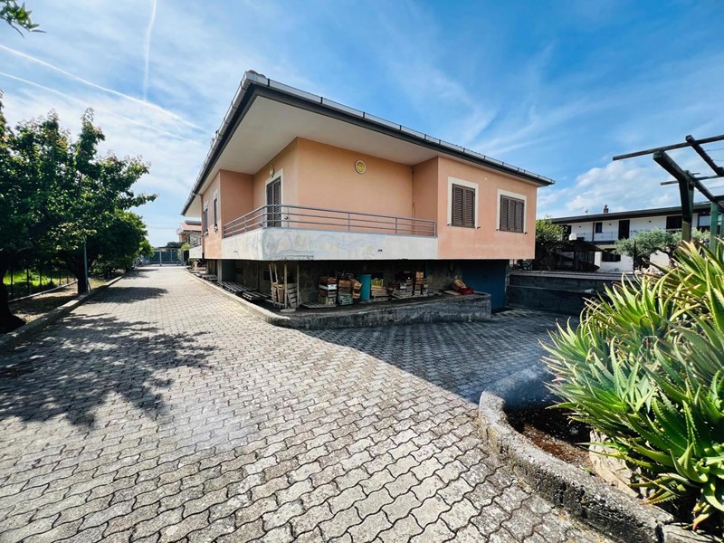 Villa in Vendita a Pagani, 369'000&euro;, 360 m²
