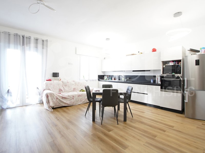 Trilocale in Vendita a Venezia, 180'000€, 85 m², arredato, con Box