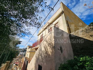Trilocale in Vendita a Messina, 30'000&euro;, 85 m²