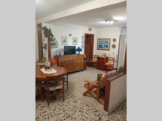 Trilocale in Vendita a Arsoli, 36'000&euro;, 70 m², arredato