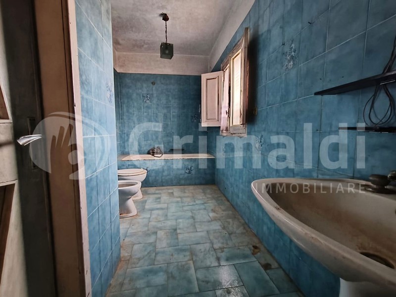 Casa Indipendente in Vendita a Sannicola, 75'000€, 215 m²