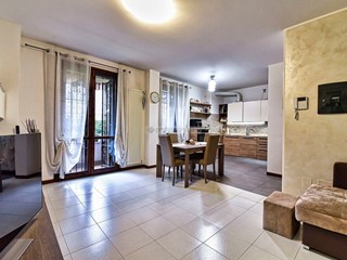 Bilocale in Vendita a Cesano Maderno, 158'000&euro;, 65 m², con Box