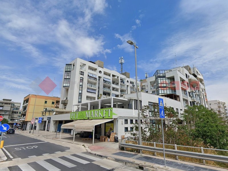 Negozio in Vendita a Bari, 260'000&euro;, 193 m²