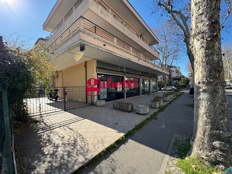 Negozio in Affitto a Rimini, 1'500&euro;, 130 m²