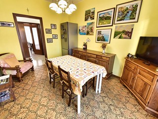 Trilocale in Vendita a Paderno Dugnano, 220'000&euro;, 121 m², con Box