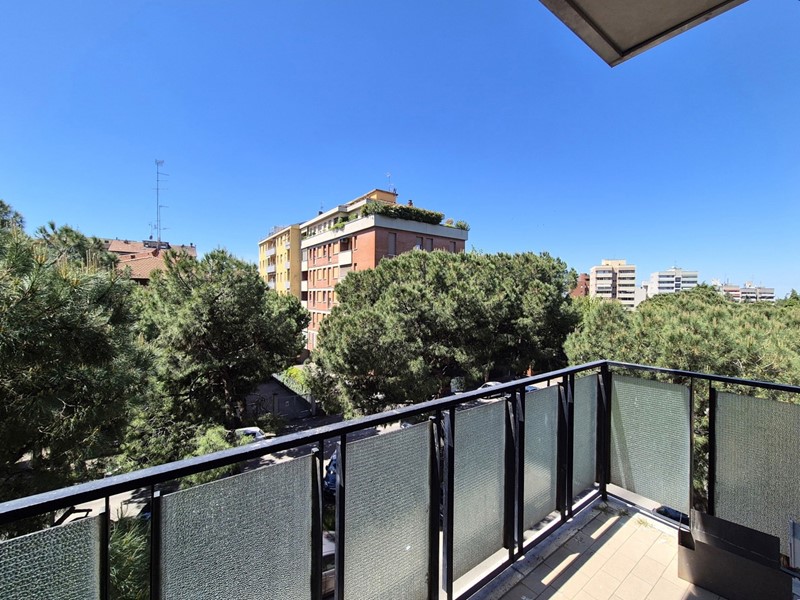 Trilocale in Vendita a Casalecchio di Reno, 380'000&euro;, 95 m², con Box