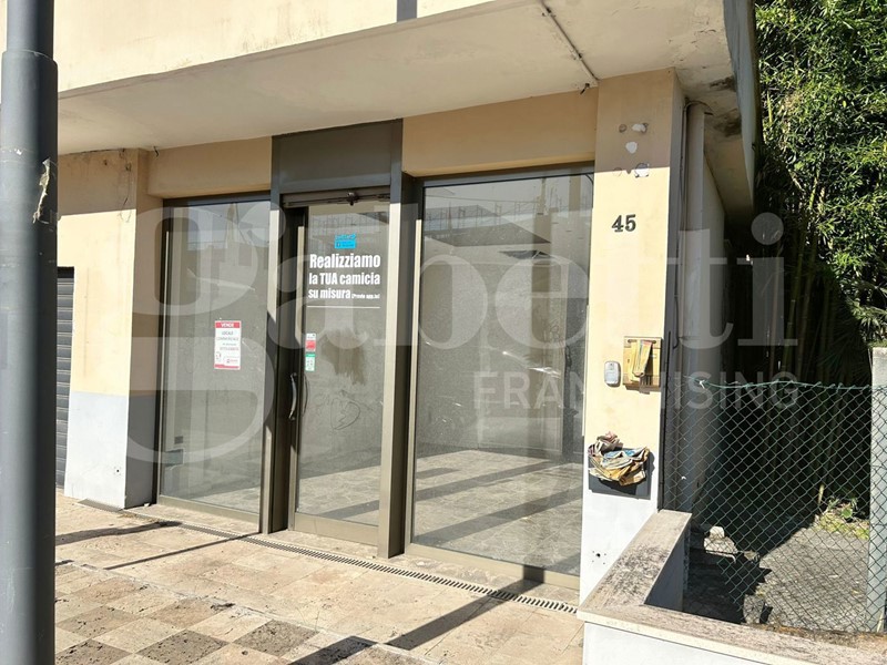 Negozio in Affitto a Sermoneta, 500&euro;, 35 m²