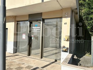 Negozio in Affitto a Sermoneta, 500&euro;, 35 m²