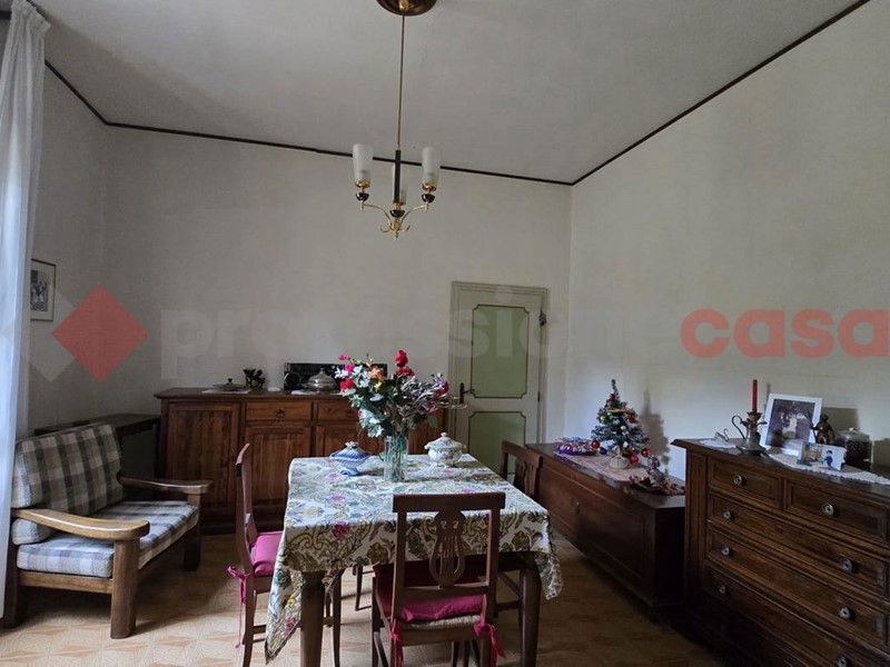 Quadrilocale in Vendita a Arezzo, 100'000&euro;, 135 m², arredato, con Box