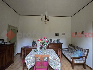 Quadrilocale in Vendita a Arezzo, 100'000&euro;, 135 m², arredato, con Box