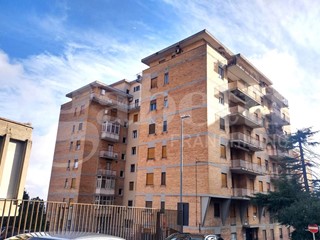 Trilocale in Vendita a Chieti, 99'000&euro;, 138 m², con Box
