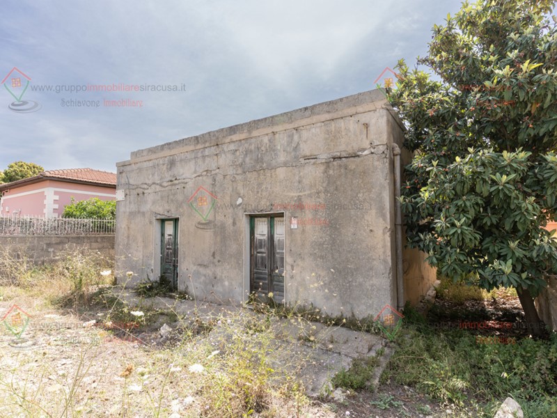 Casa Indipendente in Vendita a Siracusa, zona Teracati Grotticelle, 155'000&euro;, 220 m²