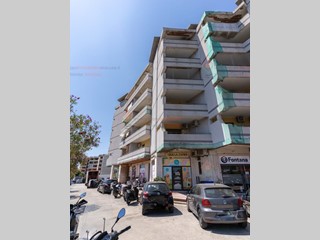 Appartamento in Vendita a Siracusa, zona Pizzuta Scala Greca, 140'000€, 201 m²