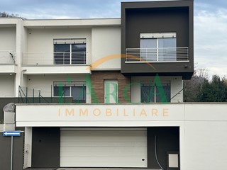 Casa Indipendente in Vendita a Villongo, 350'000&euro;, 296 m²