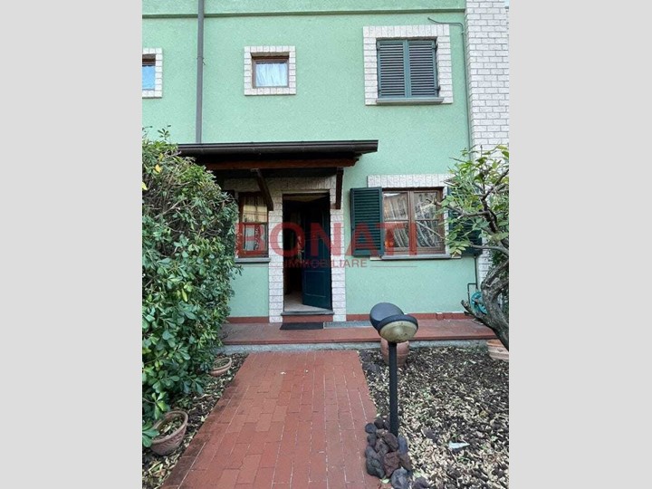 Casa Semi Indipendente in Vendita a Aulla, 280'000&euro;, 220 m², con Box