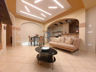 Trilocale in Affitto a Catanzaro, zona Signorello, 550€, 75 m², arredato