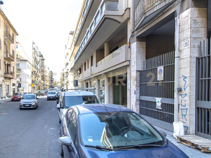 Immobile commerciale in Vendita a Catania, 2'500'000&euro;, 2491 m²