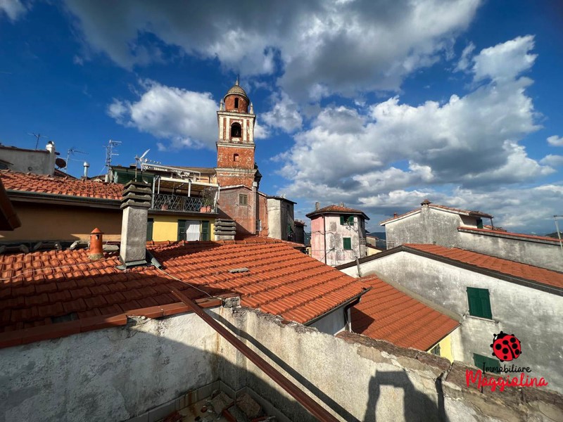 Casa Semi Indipendente in Vendita a Vezzano Ligure, 60'000&euro;, 152 m²