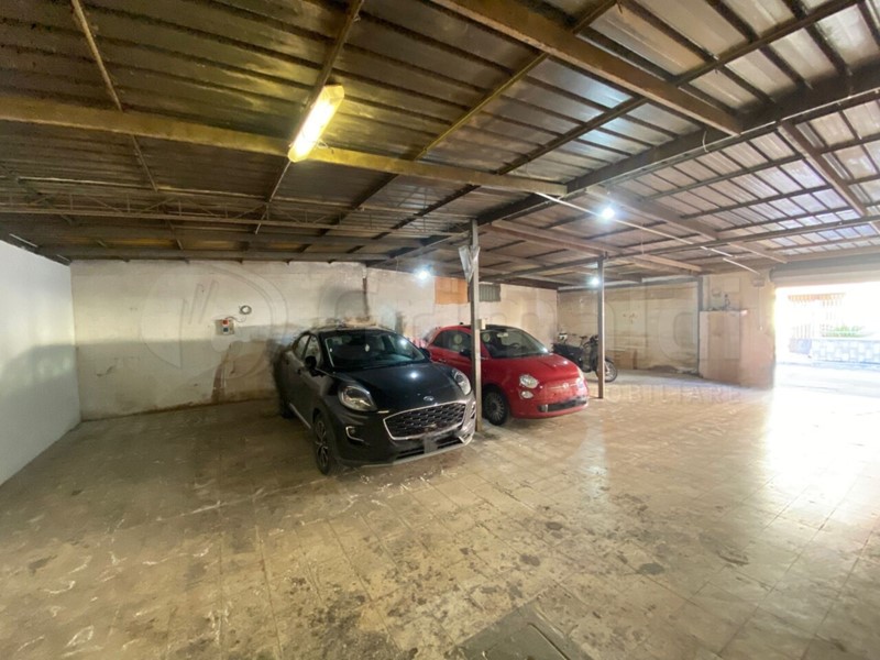 Box in Affitto a Giugliano in Campania, 500&euro;, 150 m²