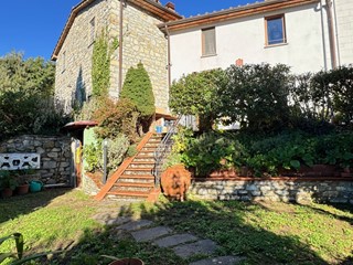 Casa Indipendente in Vendita a Vaiano, 275'000&euro;, 150 m²