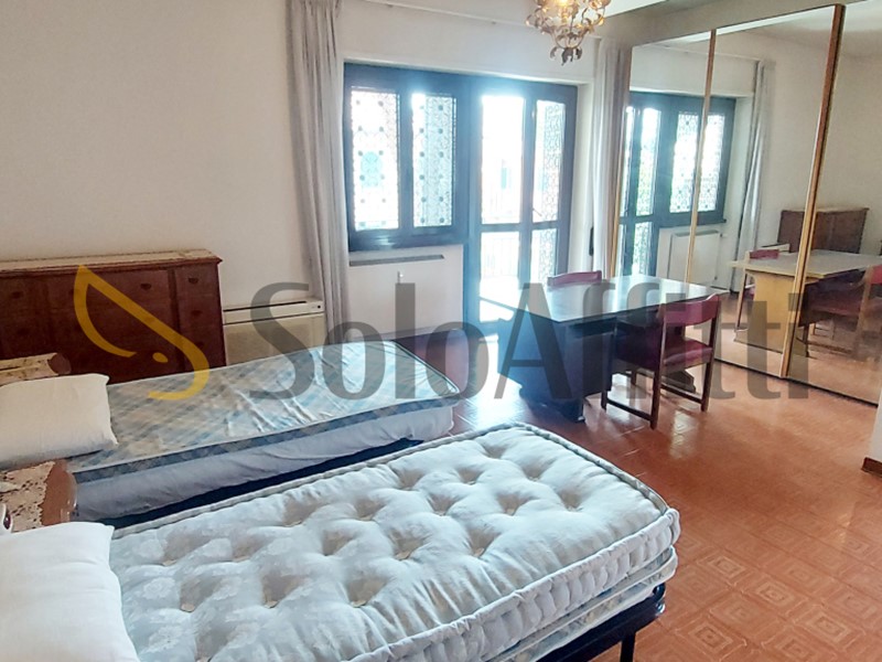 Stanza in Affitto a Roma, zona Appio Latino-Appia Antica, 500€, 45 m², arredato