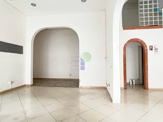 Immobile commerciale in Vendita a Livorno, zona Centro, 85'000&euro;, 51 m²