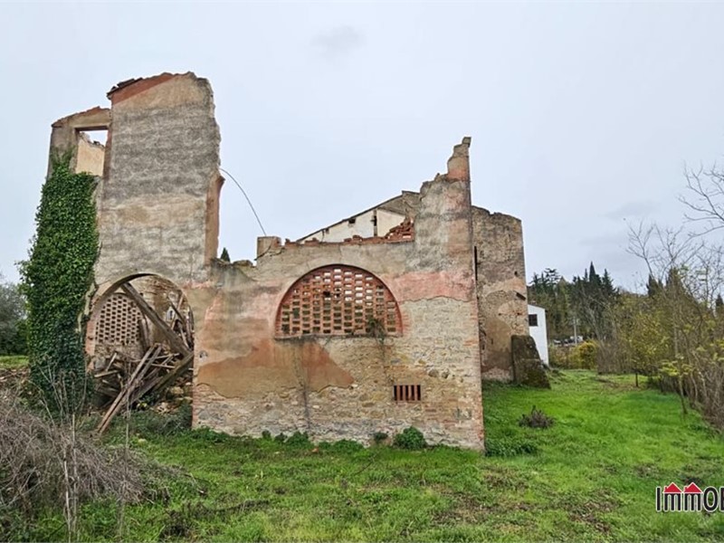 Casale in Vendita a Certaldo, 255'000&euro;, 580 m²