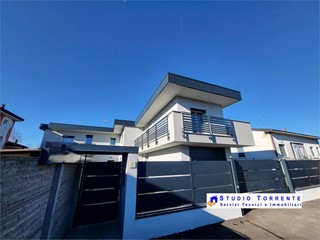 Villa in Vendita a Seveso, 395'000&euro;, 159 m²