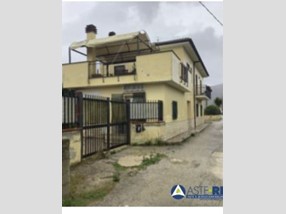 Quadrilocale in Vendita a Fondi, 85'500&euro;, 147 m²