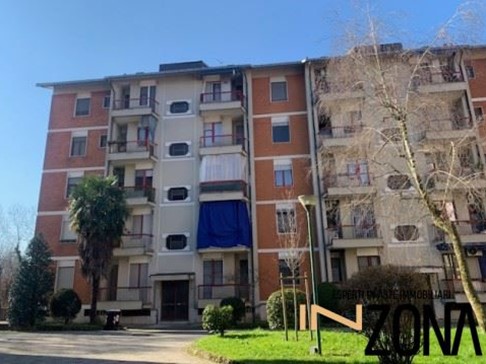 Quadrilocale in Vendita a Limbiate, 111'750&euro;, 118 m²