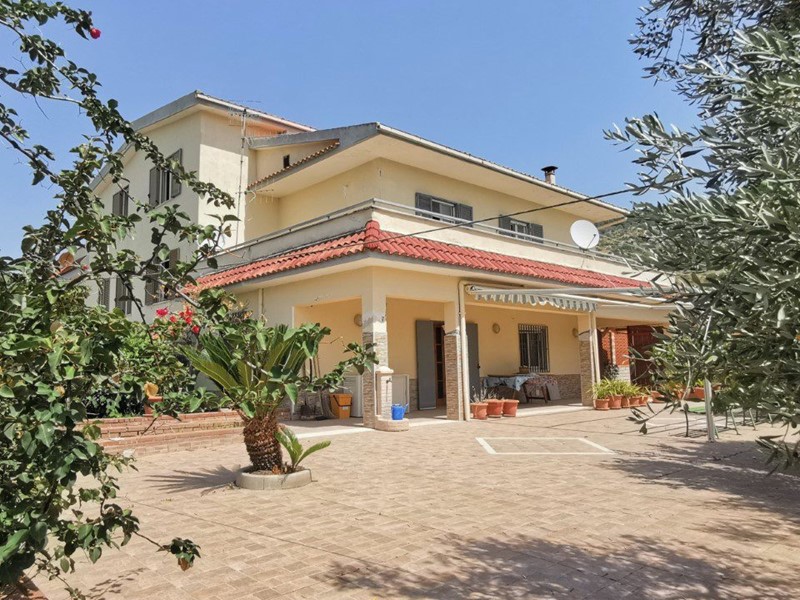 Appartamento in Vendita a Santi Cosma e Damiano, 390'000&euro;, 600 m²