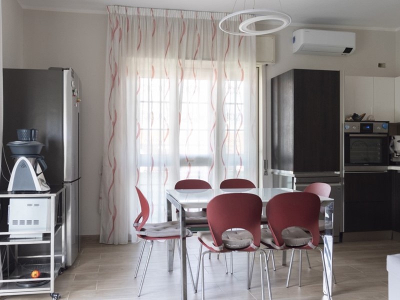 Trilocale in Vendita a Napoli, 160'000€, 76 m²