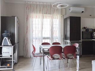 Trilocale in Vendita a Napoli, 160'000€, 76 m²