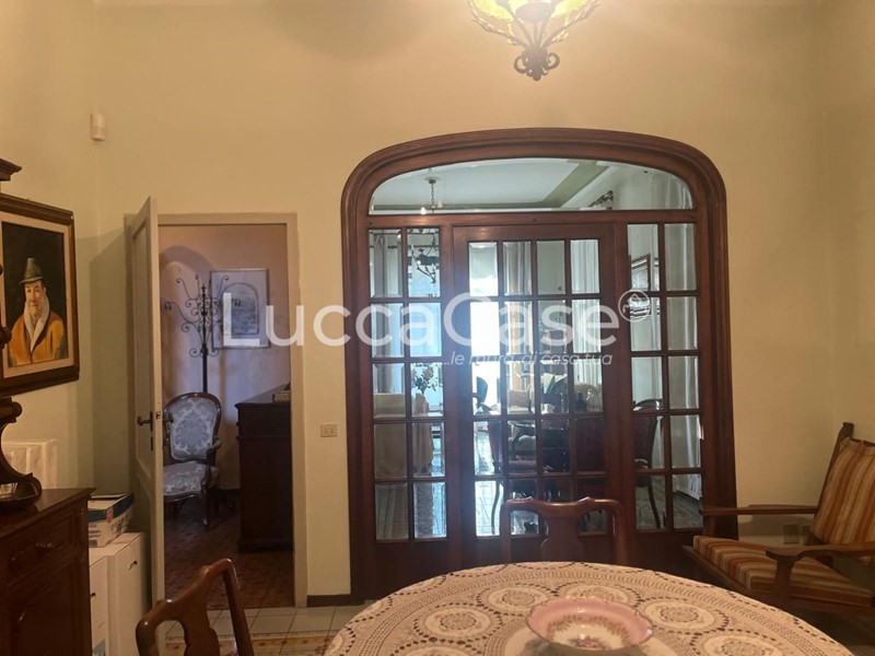 Villa in Vendita a Lucca, 830'000&euro;, 360 m², con Box