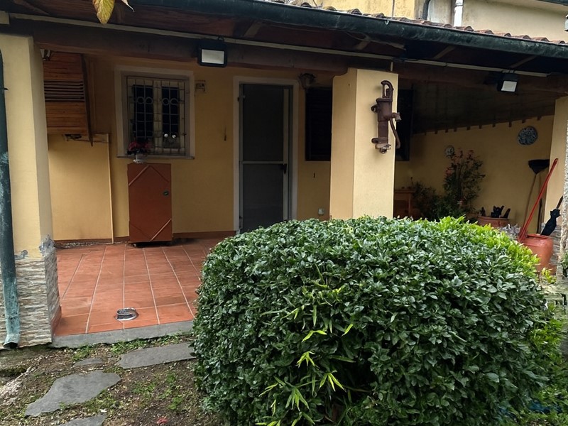 Villa in Vendita a Viareggio, 240'000&euro;, 81 m², con Box