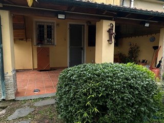 Villa in Vendita a Viareggio, 240'000&euro;, 81 m², con Box