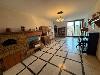 Appartamento in Vendita a Fermo, 190'000&euro;, 218 m²