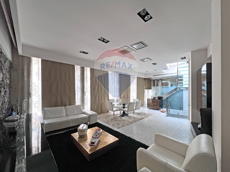 Casa Indipendente in Vendita a Catania, 345'000&euro;, 193 m²
