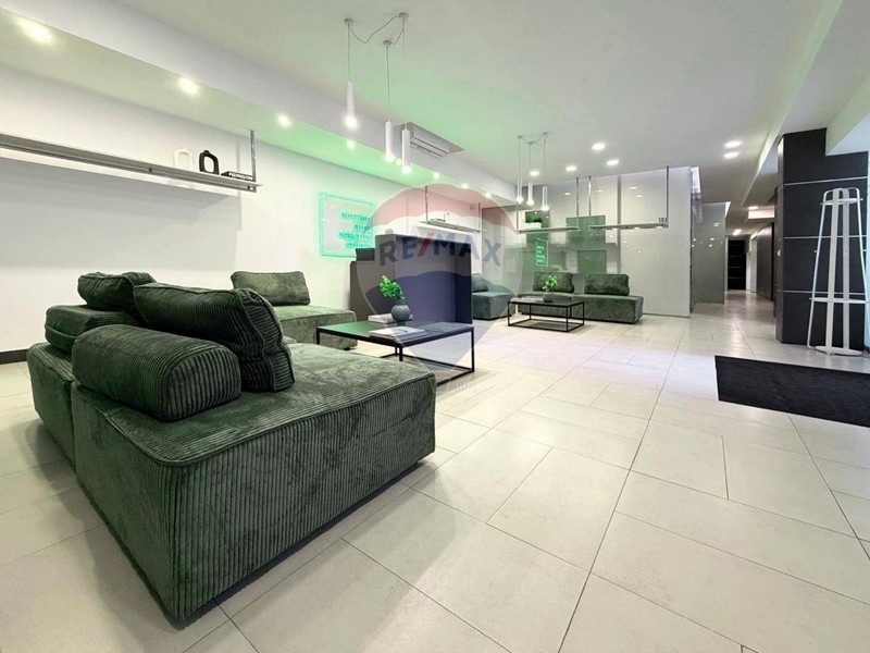 Ufficio in Vendita a Tremestieri Etneo, 220'000&euro;, 243 m²