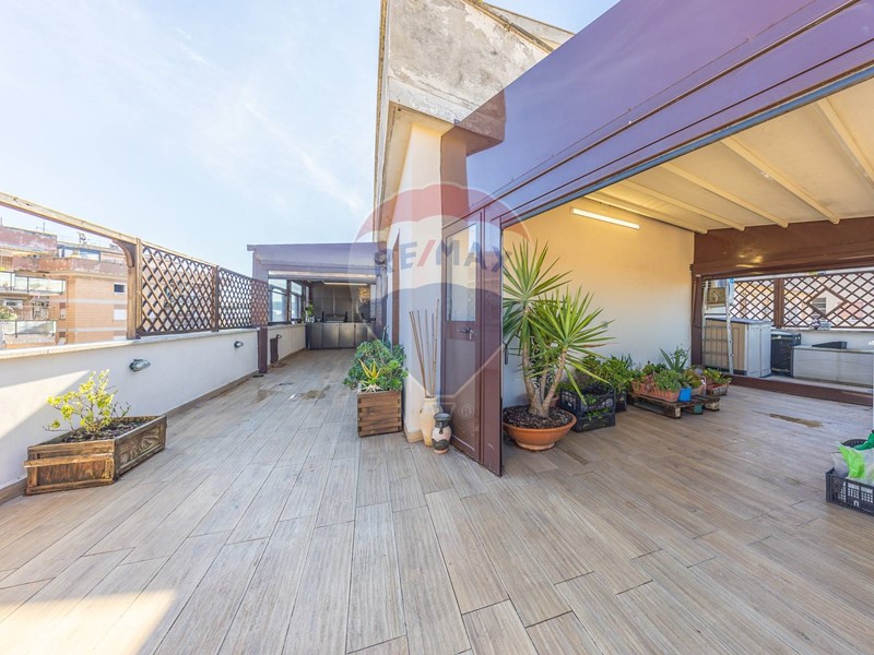 Bilocale in Vendita a Roma, 280'000€, 65 m²