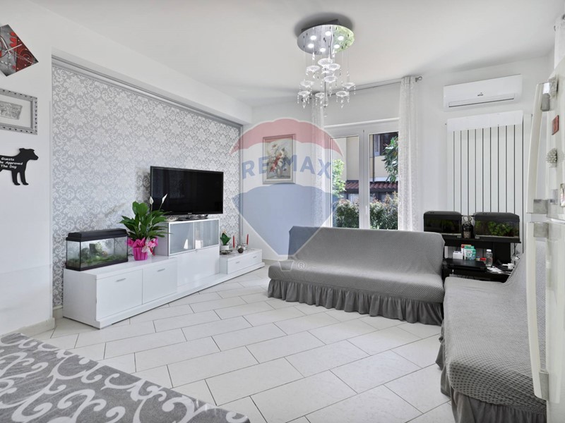 Villa in Vendita a Giarre, 425'000&euro;, 250 m²