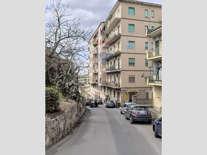 Appartamento in Vendita a Caltanissetta, 42'000€, 113 m²