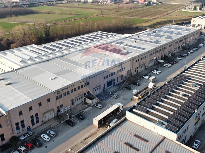 Capannone in Vendita a Pisogne, 330'000&euro;, 12000 m²