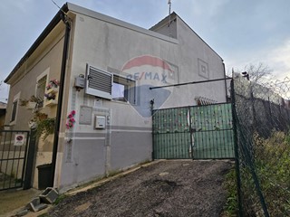 Casa Indipendente in Vendita a Sulmona, 175'000&euro;, 107 m²